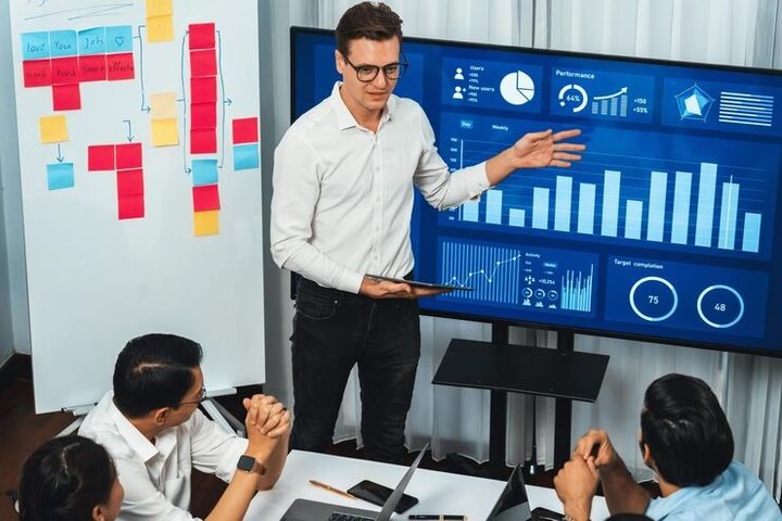 Guide to Data Analytics Courses in Dubai for International Students