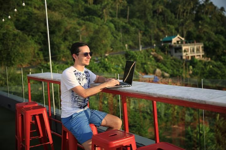 Explore Digital Nomad Lifestyle: Tips and Key Insights