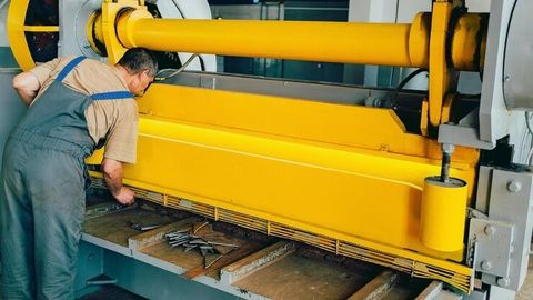 Hydraulic Press Machine Manufacturing Explained: Forming Systems & Industrial Production Applications