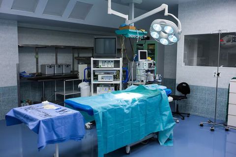 Medical Equipment Manufacturing Explained: Production Technologies, Quality Standards and Healthcare Applications